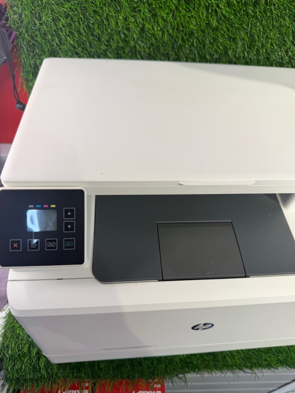Принтер HP МФУ HP Color LaserJet Pro M180n